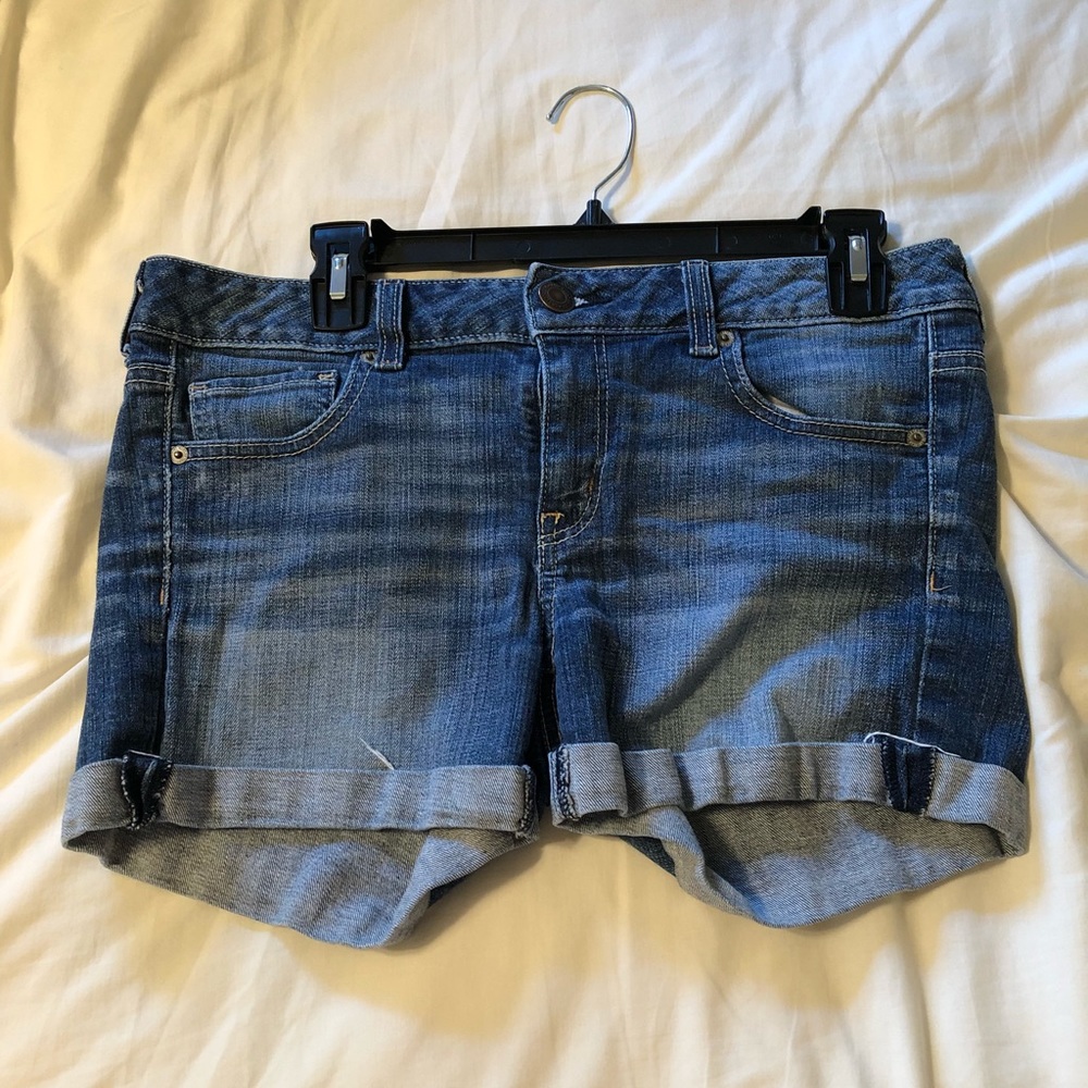 Blue American Eagle cuffed jean shorts
